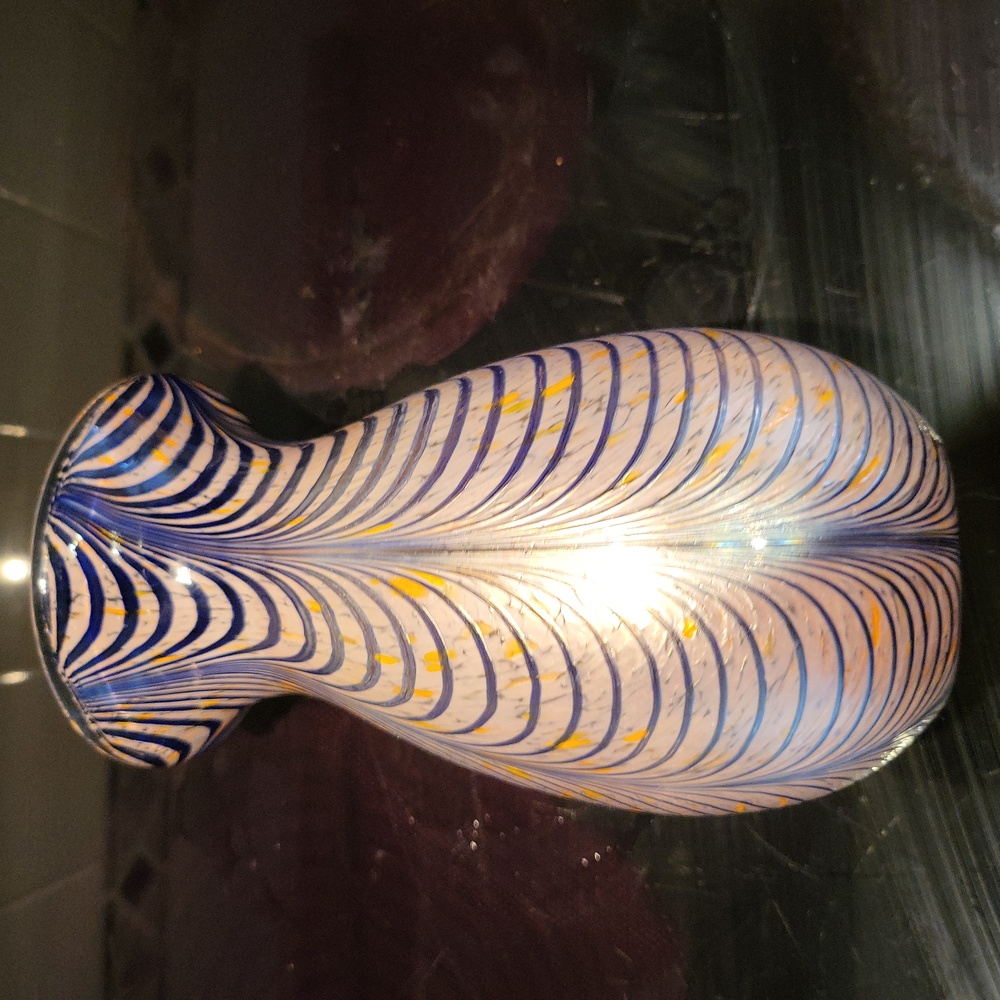 Hand Blown Feather Pull Art Glass Vase 7.25" - Picture 10 of 10
